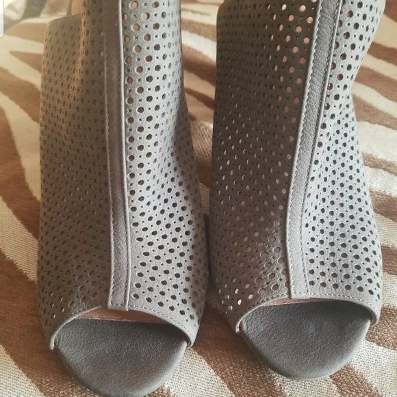 Halogen perf buckle open toe heels - Picture 5 of 7